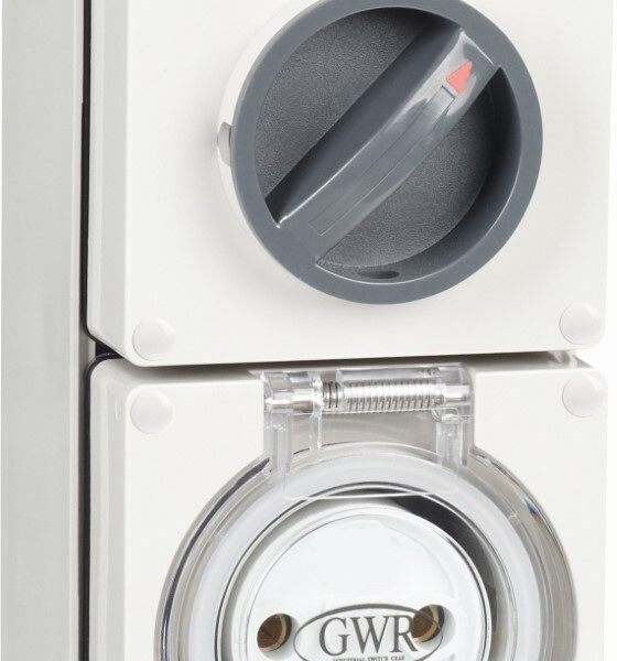 Switched Socket Outlet 3 Round Pin 32A 250V IP66